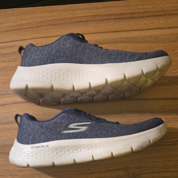Skechers Women Gowalk Air Cooled Goga Mat - Navy Size 9 - Picture 2 of 2
